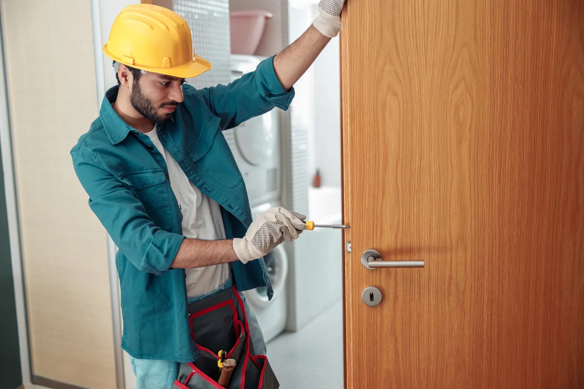 Serrurier professionnel en intervention — Serrurier 94 Service, Val-de-Marne
